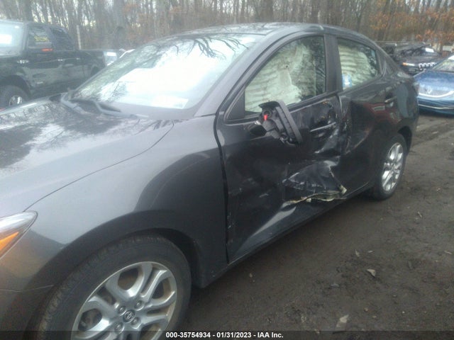 2017 Toyota Yaris, VIN: 3MYDLBYV3HY181618