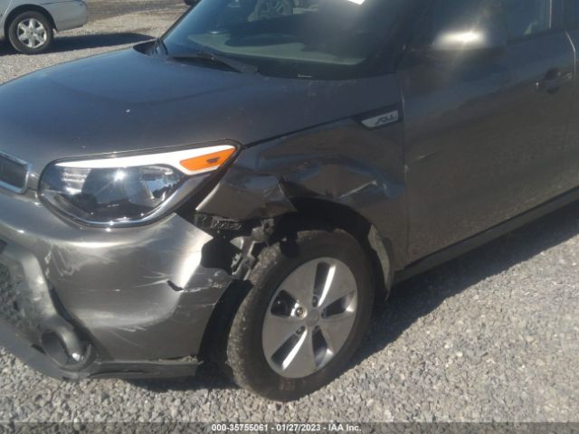 KNDJN2A26F7158988 KIA Soul Base
