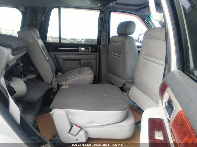 Lincoln Navigator 2004 5LMFU28R34LJ32356 Image 9