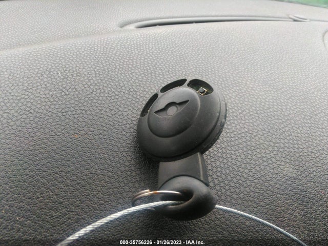 2008 MINI COOPER HARDTOP S VIN: WMWMF73528TV35161