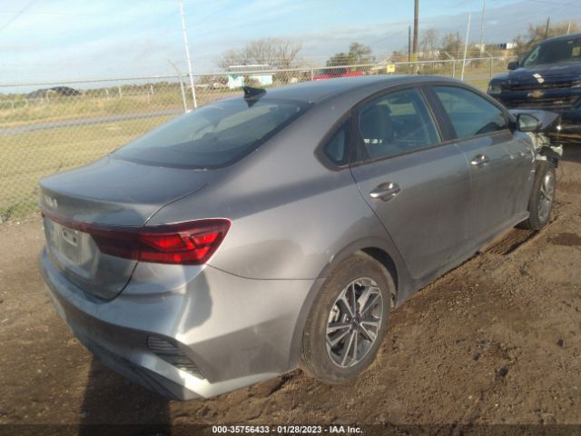 3KPF24AD9NE493009 KIA Forte Lxs