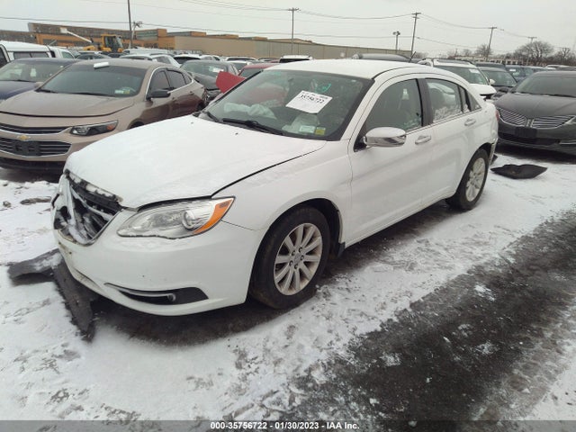Chrysler 200 Limited 2014 1C3CCBCGXEN151628 Image 2