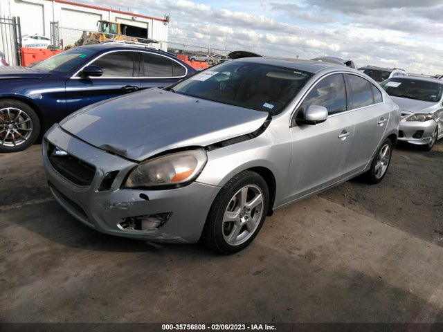 Volvo S60 T5 2013 YV1612FS7D1216515 Image 2