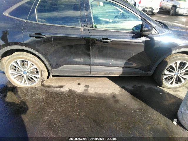 2021 Ford Escape, VIN: 1FMCU9BZ8MUB03257