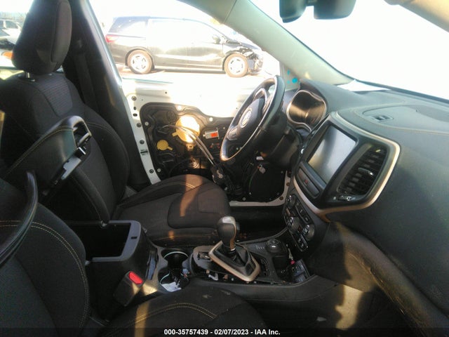 1C4PJMCB3GW311090 Jeep Cherokee Latitude