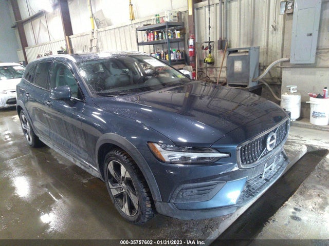 2020 Volvo V60, VIN: YV4102WKXL1045922