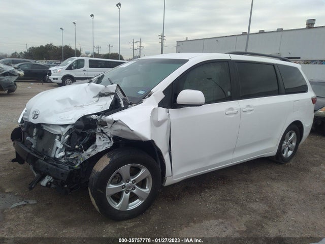 Toyota SIENNA LE 2017 5TDKZ3DC6HS847652 Image 2