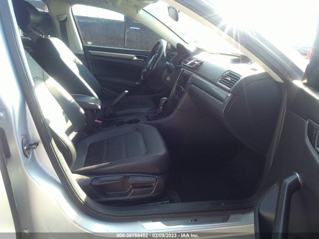 1VWDT7A39HC048131 Volkswagen Passat R-line W/comfort Pkg