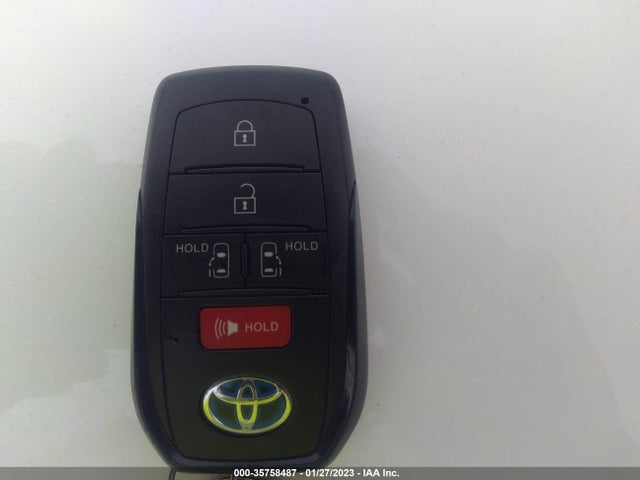Toyota SIENNA LE 2021 5TDKRKEC4MS036256 Image 3