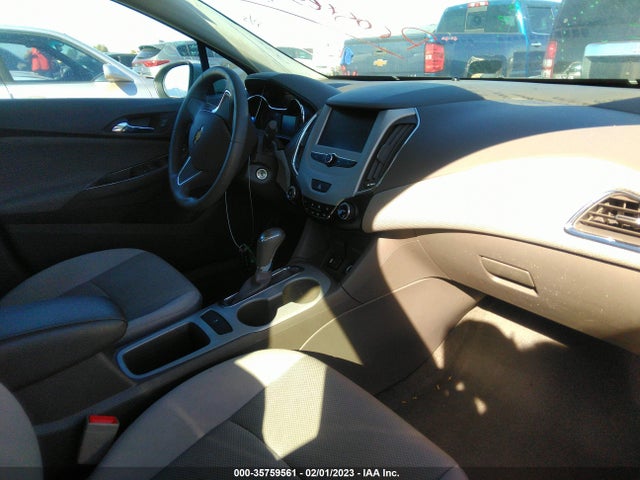 2018 Chevrolet Cruze, VIN: 1G1BC5SM3J7131311