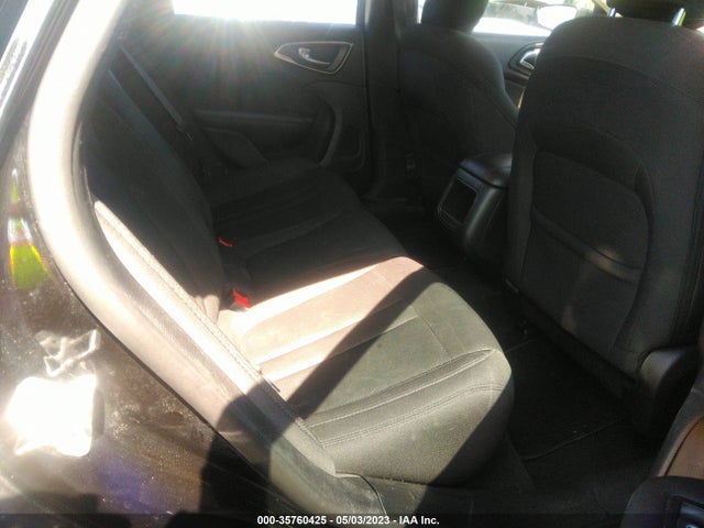 1C3CCCFB1GN186602 Chrysler 200 LX