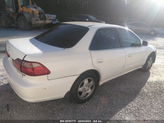 2000 HONDA ACCORD SDN EX W/LEATHER VIN: 1HGCG1653YA070021