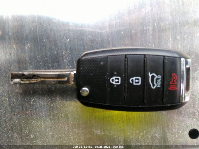 KNDPMCAC7J7360582 KIA Sportage Lx
