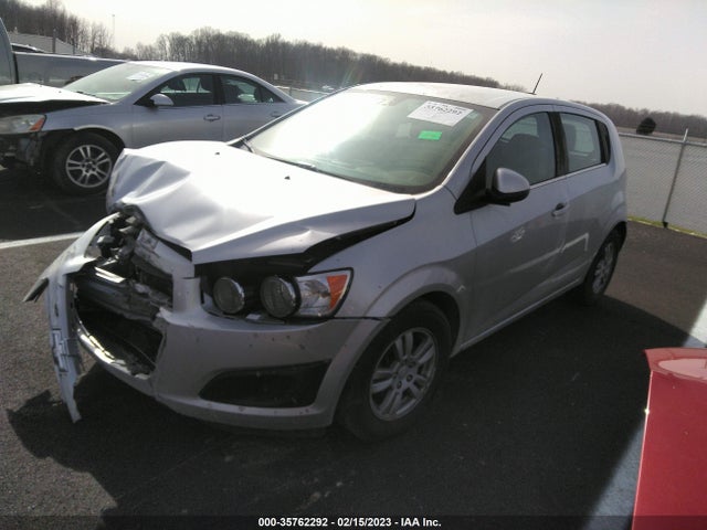 Chevrolet Sonic Lt Auto 2015 1G1JC6SH9F4134856 Image 2