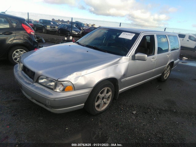 Volvo V70 2000 YV1LW61J8Y2651747 Image 2