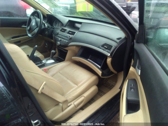 2011 HONDA ACCORD SDN SE VIN: 1HGCP2F61BA146227
