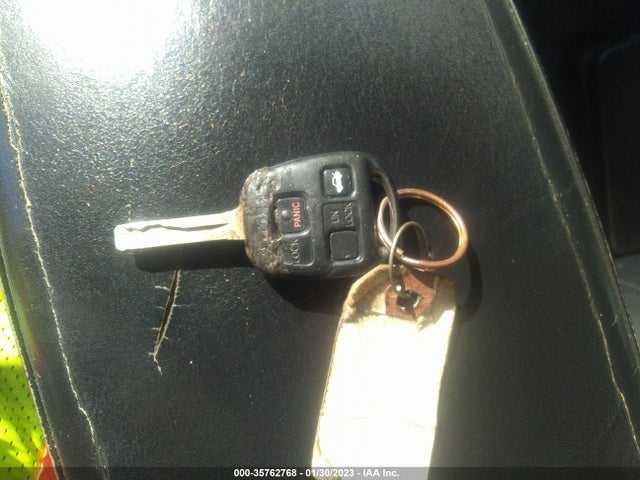 Lexus LS 430 2001 JTHBN30F310037365 Image 3