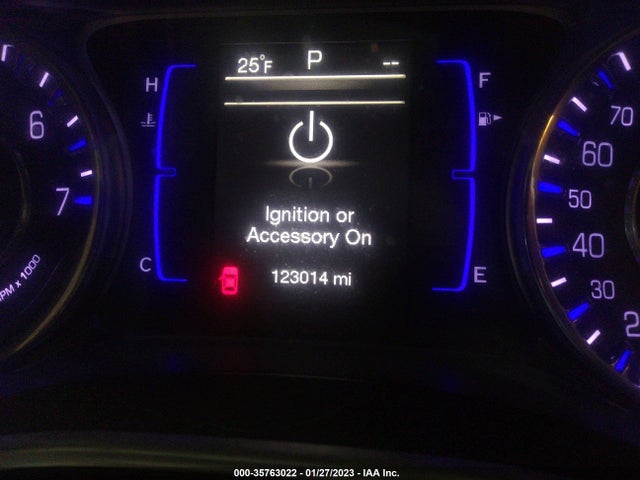 1C3CCCFB4GN176999 Chrysler 200 LX