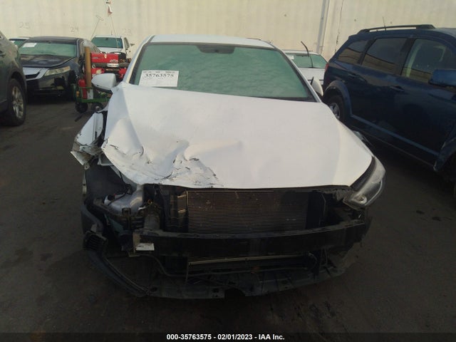 2018 HYUNDAI ELANTRA SEL VIN: 5NPD84LF6JH347015