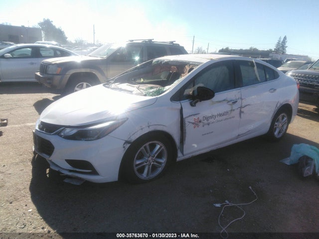 Chevrolet CRUZE LT 2018 1G1BE5SM0J7204130 Image 2
