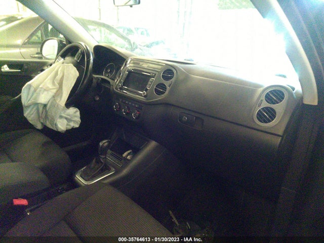 WVGAV7AXXFW514918 Volkswagen TIGUAN S