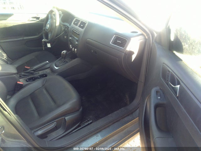 3VWDX7AJ1BM326058 Volkswagen Jetta Sedan Se