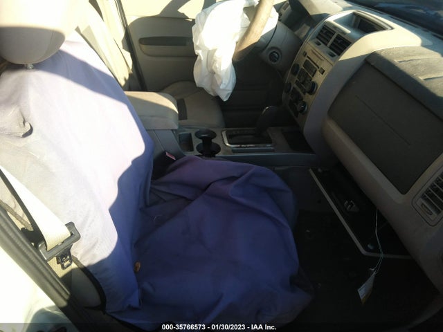 2008 FORD ESCAPE XLT VIN: 1FMCU93108KB01027