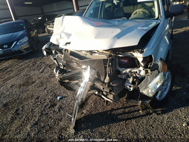 2008 FORD ESCAPE XLT VIN: 1FMCU93108KB01027