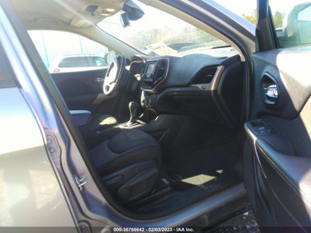 1C4PJLCB7JD574003 Jeep Cherokee Latitude