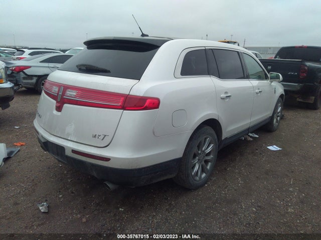 2015 Lincoln MKT, VIN: 2LMHJ5FK3FBL01472