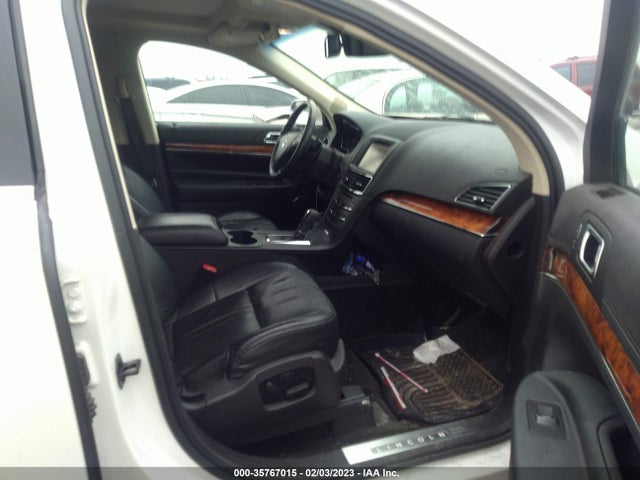 2015 Lincoln MKT, VIN: 2LMHJ5FK3FBL01472