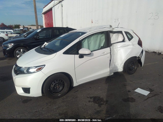 Honda FIT LX 2015 3HGGK5G57FM727165 Image 2