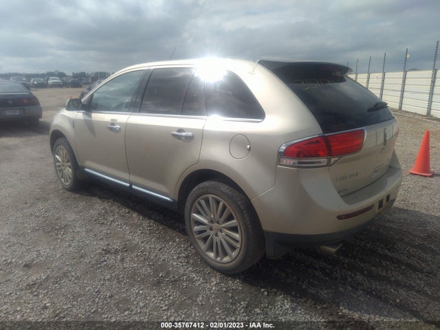 Lincoln MKX 2011 2LMDJ6JK2BBJ34155 Image 3