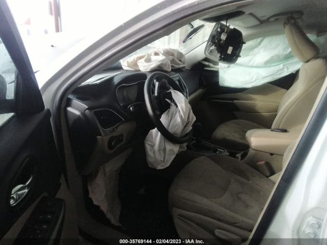 1C4PJLCB5KD264918 Jeep Cherokee Latitude