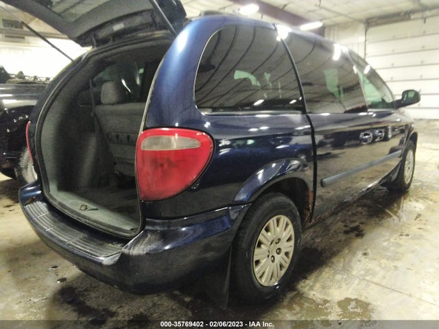1C4GP45R55B102317 Chrysler Town & Country