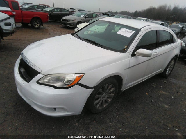 Chrysler 200 2011 1C3BC1FB2BN589626 Image 2