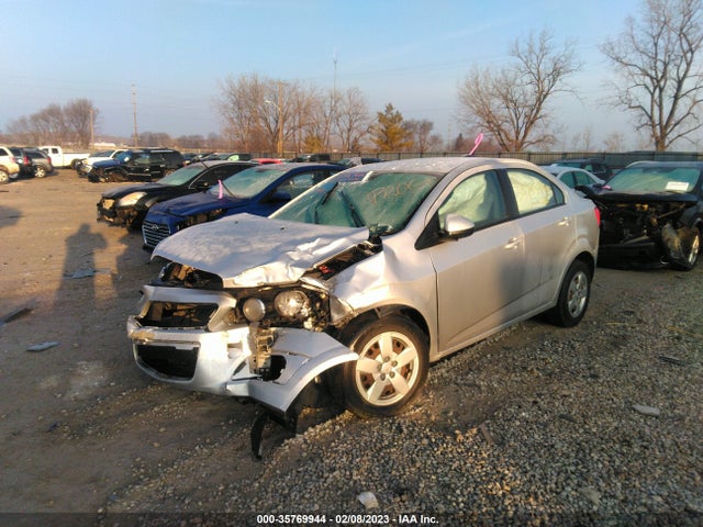 Chevrolet SONIC LS 2016 1G1JA5SH1G4113033 Image 2