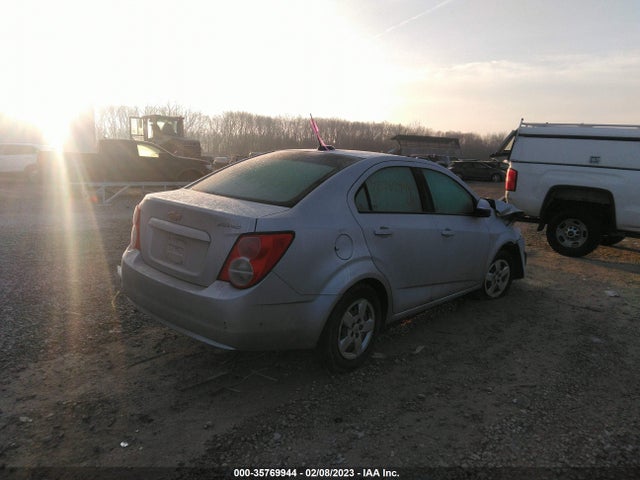 Chevrolet SONIC LS 2016 1G1JA5SH1G4113033 Image 4