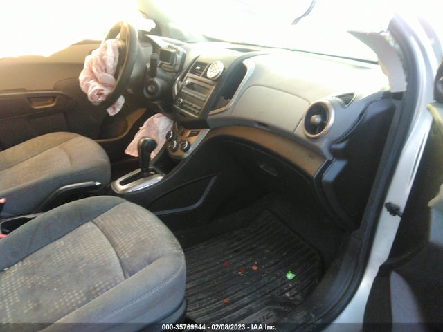 Chevrolet SONIC LS 2016 1G1JA5SH1G4113033 Image 5