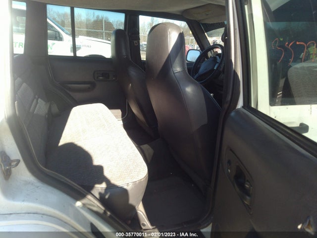 Jeep Cherokee 2000 1J4FF48S6YL108455 Image 9