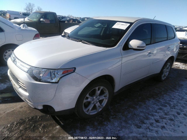 JA4AZ3A33EZ019868 Mitsubishi Outlander Se