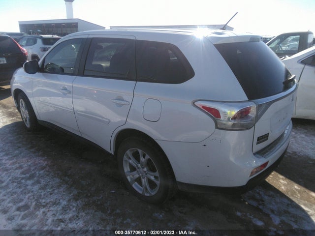 JA4AZ3A33EZ019868 Mitsubishi Outlander Se