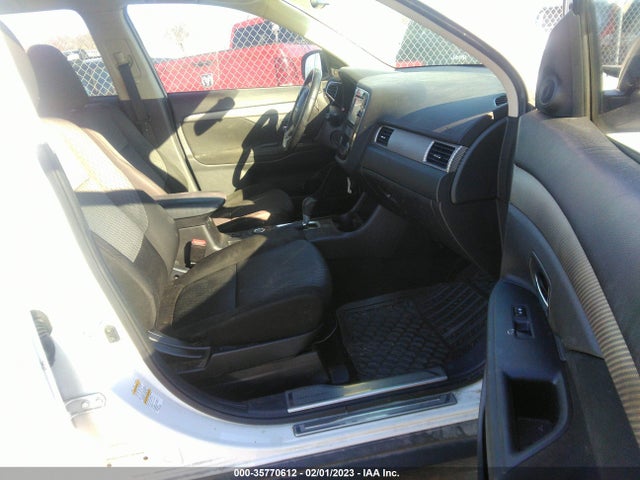JA4AZ3A33EZ019868 Mitsubishi Outlander Se