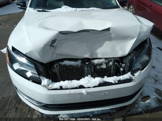 1VWBT7A34FC008639 Volkswagen Passat 1.8t Sport
