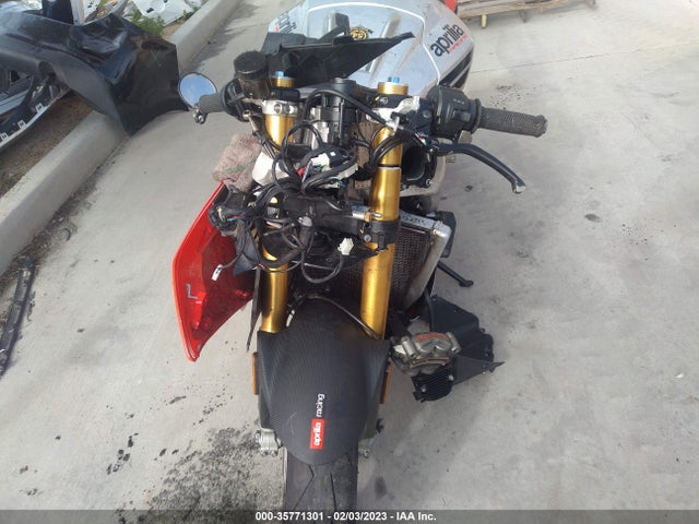 2018 APRI RSVR4 RF VIN: ZD4KEU005JS001205