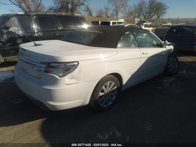 1C3BCBEG6EN131126 Chrysler 200 Touring