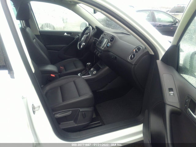 WVGRV7AX2HK025331 Volkswagen Tiguan Wolfsburg Edition