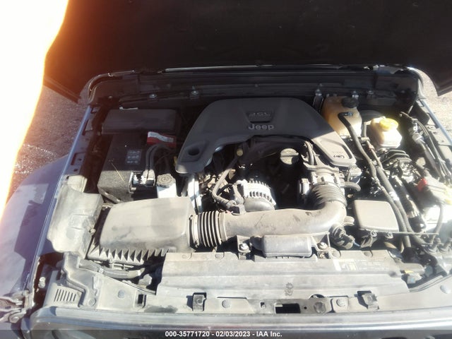 1C4HJXDG9JW298210 Jeep Wrangler Unlimited Sport S