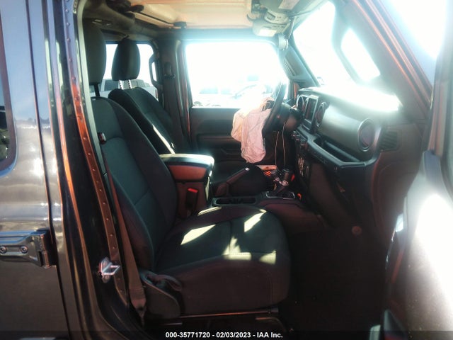 1C4HJXDG9JW298210 Jeep Wrangler Unlimited Sport S