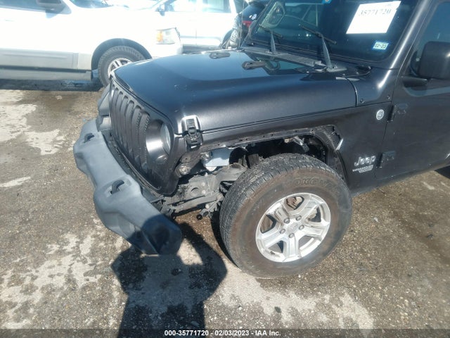1C4HJXDG9JW298210 Jeep Wrangler Unlimited Sport S